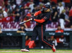 A explosão de Nathaniel Lowe encerra a vitória chuvosa dos Reds sobre os Tigers