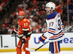 A estrela dos Oilers, Connor McDavid (tornozelo), decisão do tempo de jogo para o jogo 5