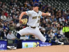 Os fãs dominantes de Kyle Harrison 12 enquanto os Brewers terminam o slide contra os Pirates