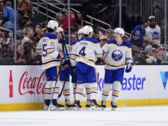 Sabres derrotam Bruins e levam vantagem de 3-1 para Buffalo
