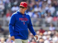 Phillies demite Rob Thomson e coloca Don Mattingly como gerente interino
