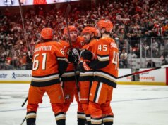 Geese se recuperam duas vezes e derrubam Oilers no OT para vantagem de 3-1