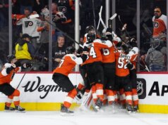 Graças ao vencedor do OT de Cam York, Flyers eliminam Penguins no jogo 6