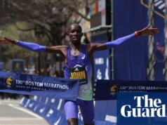 John Korir quebra recorde de percurso da Maratona de Boston e quenianos mantêm títulos
