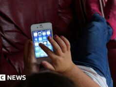 Grécia proibirá redes sociais para menores de 15 anos a partir do próximo ano