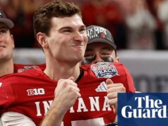 Fernando Mendoza: lunático do LinkedIn, bobo cativante e um símbolo do futuro da NFL