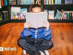 Heated Rivalry, The Housemaid e Fourth Wing: TikTok lança lista de best-sellers do BookTok