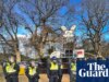 ‘A festa foi esfriada até que a polícia enviou o esquadrão de choque’: quando uma rave livre em Dorset se tornou violenta
