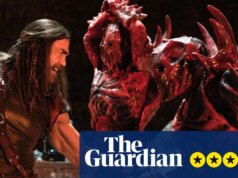 Crítica do Deathstalker – uma revisitação ridiculamente agradável das bobagens de espadas e feitiçaria dos anos 80