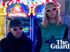 ‘Toque o alarme! Acordar! Seja humano!’: Aurora e Tom Rowlands em sua nova dupla dance-pop Tomora