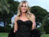 Heidi Klum irreconhecível no dramático disfarce de Coachella como ‘Techno Hexen’