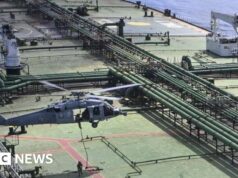 EUA embarcam em navio que transportava petróleo iraniano enquanto Trump ameaça navios que colocam minas