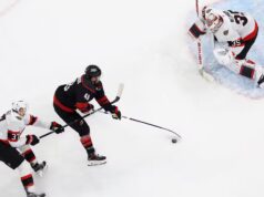 Sequência seguinte durante Hurricanes-Sénateurs: pourquoi at-on acorde um tir de penalité s’il y avait hors-jeu?