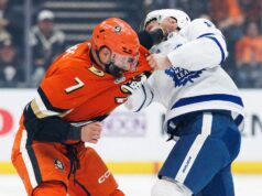 À VOIR | O antigo Canadá abandonou os gants: é Max Domi que venceu Auston Matthews