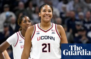 Sarah Robust, da UConn, eleita a melhor jogadora do ano da AP após excelente temporada no segundo ano