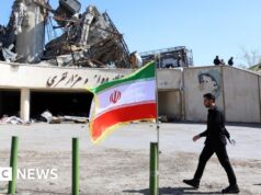 ‘Estamos afundando ainda mais’: iranianos se preparam para ataques de infraestrutura à medida que o prazo de Trump se aproxima