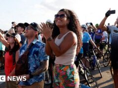 ‘Nós vamos por toda a humanidade’ – momento emocionante quando Artemis II decola