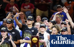 UCLA conquistou o primeiro título de basquete feminino da NCAA, 79-51 sobre a Carolina do Sul