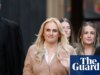 Rebel Wilson acusado no tribunal de tentar pintar o ator como um ‘oportunista que ganha dinheiro’ quando o julgamento por difamação começa