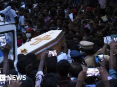 Nove policiais condenados à morte na Índia por assassinatos sob custódia de Covid