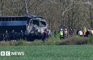 Um morto em colisão de trem de alta velocidade com caminhão na França