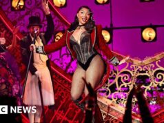 Megan Thee Stallion desiste do present do Moulin Rouge