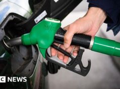 Preços do petróleo despencam enquanto Irã diz que Estreito está ‘aberto’