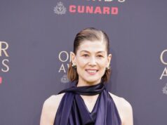 Rosamund Pike elogia o teatro como seu ‘primeiro amor’