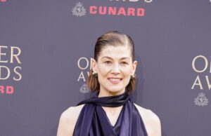 Rosamund Pike elogia o teatro como seu ‘primeiro amor’