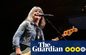 Crítica de Suzi Quatro – aos 75 anos, seu grito característico ainda é emocionante