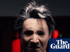 ‘Eu não conseguia ver, respirar ou cantar. Apaguei duas vezes’: por que tantas bandas de steel usam máscaras?