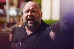 The Onion busca transformar o InfoWars de Alex Jones em uma paródia de si mesmo