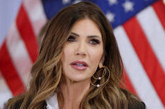 ‘ICE Barbie’ de Trump responde à exposição do marido como ‘bimbo’ travesti