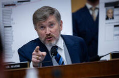 Scaramucci critica o conselho de guerra de Trump (VÍDEO)