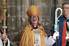 Rei britânico criticado pelo silêncio da Páscoa após mensagem do Ramadã