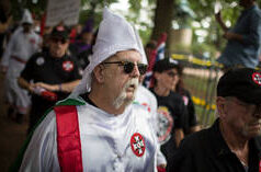 TV francesa compara cruz cristã a símbolos nazistas