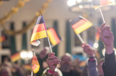 Alemães apoiam limites mais rígidos aos benefícios dos migrantes – sondagem