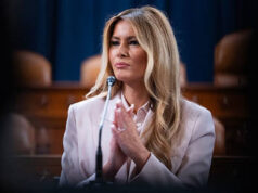 Melania Trump critica Jimmy Kimmel por piada de ‘viúva’ (VÍDEOS)