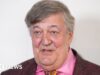 Stephen Fry processa conferência de tecnologia em até £ 100.000 após cair do palco