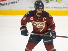 Marie-Philip Poulin de retorno sobre patins