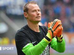 Ex-goleiro Manninger morre após carro ser atropelado por trem