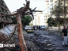 Israel intensifica ataques no Líbano e atinge áreas que não estão sob controle do Hezbollah