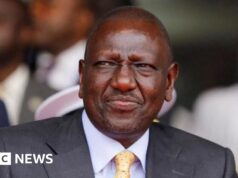 Líder queniano provoca alvoroço após zombar do inglês falado pelos nigerianos