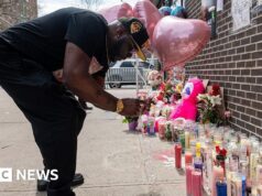 Homem acusado de atirar fatalmente em bebê em carrinho de bebê em Nova York