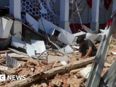 Terremoto de magnitude 7,4 atinge a Indonésia e mata uma pessoa