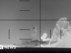 Mais de 200 marinheiros iranianos presos após ataque de torpedo dos EUA voltam para casa