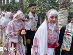 Esperança em Gaza enquanto 300 casais se casam ao mesmo tempo