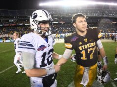 Relatório: Porto Rico ganha jogo de bowl, Poinsettia Bowl de volta