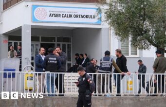 Polícia turca ordena 83 prisões por causa de elogios on-line a tiroteios em escolas