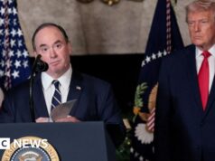 Chefe da Marinha dos EUA deixa cargo ‘com efeito imediato’, diz Pentágono